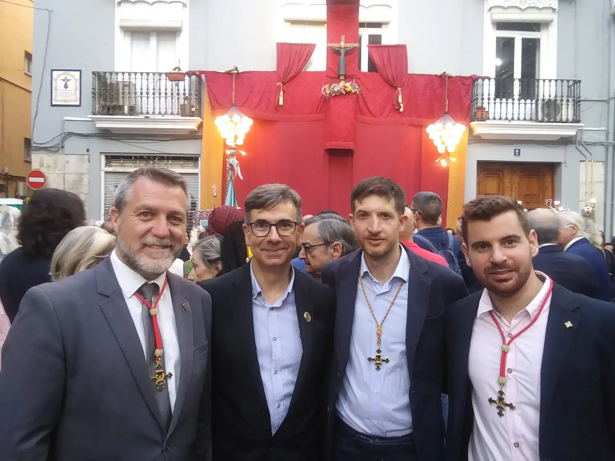 La Cofradía del Santo Cáliz presente en la Procesion de Sant Bult en el barrio de la Xerea.