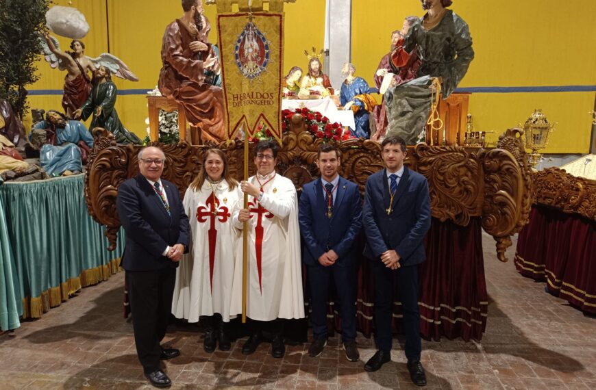 Los Heraldos del Evangelio y la Cofradía del Santo Cáliz en la procesión&hellip;