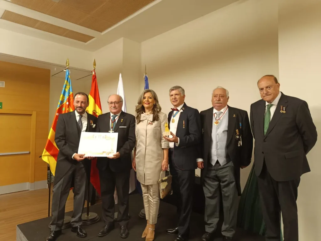 SS.MM los Reyes de España Caballero y Dama de honor de la Cofradía del Santo Cáliz